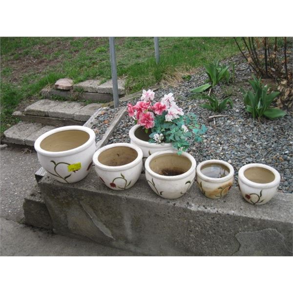 6 WHITE PLANT POTS