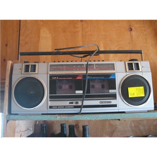 SANYO PORTABLE STEREO