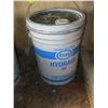 Image 2 : 2 5 GALLON PAILS OF HYDRAULIC OIL