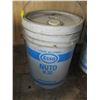 Image 2 : 2 5 GALLON PAILS OF HYDRAULIC OIL