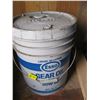 Image 2 : 2 PAILS OF GEAR OIL