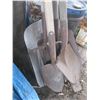 Image 2 : BUNDLE OF ASST. SHOVELS, FORK, ETC.