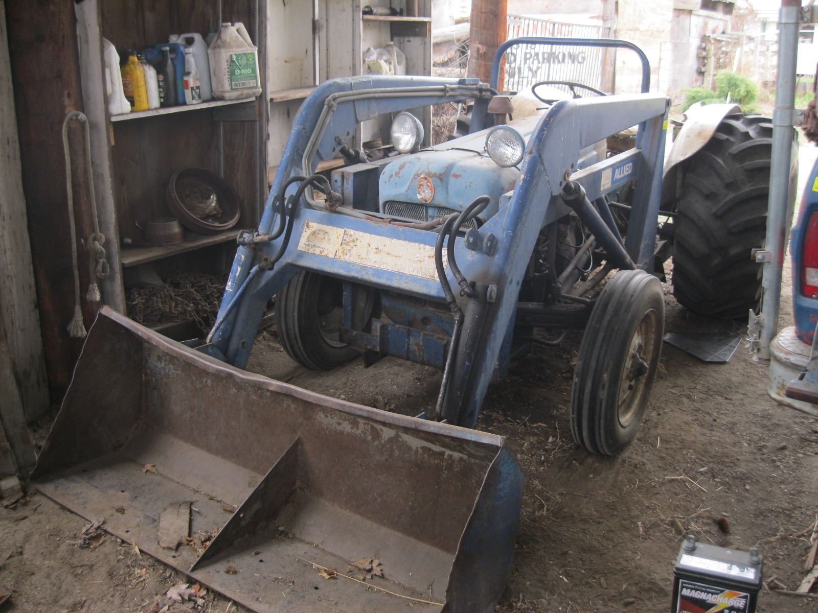 Dexta Calder FORDSON DEXTA TRACTOR W/ALLIED FRONT END LOADER, GOOD RUNNING ORDER