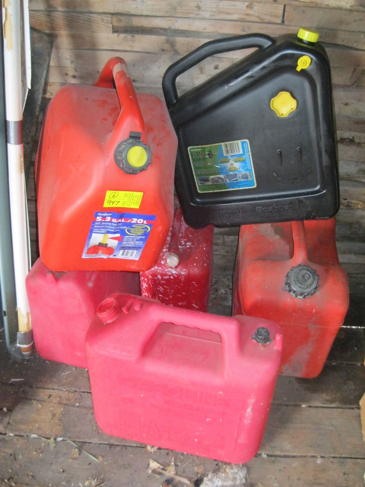 Empty Gasoline Containers 5 FUEL CONTAINERS & OIL DRAIN PAN CONTAINER - Dodds Auction