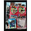 Image 2 : LOT OF VINTAGE BASEBALL CARDS/PINS/MAGAZINE