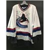 Image 1 : 1994 CANUCKS JERSEY TEAM SIGNED , GCG HOLO