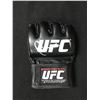 Image 1 : UFC SIGNED FIGHT GLOVE