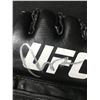 Image 2 : UFC SIGNED FIGHT GLOVE