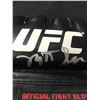 Image 2 : UFC SIGNED FIGHT GLOVE