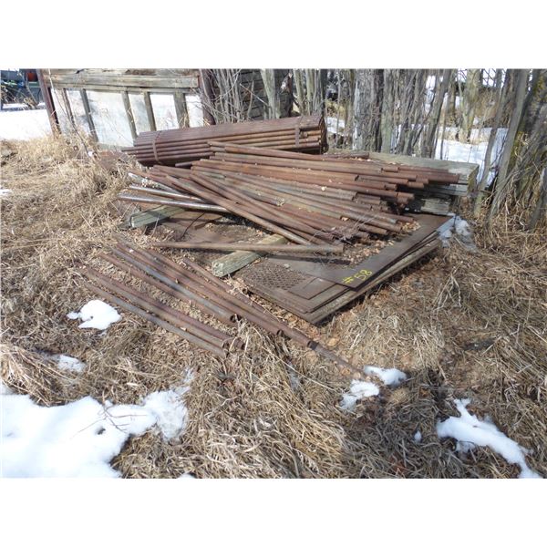 Pipe 1 1/2", grating, complete pile, lots of weight (Buyer responsible to load)