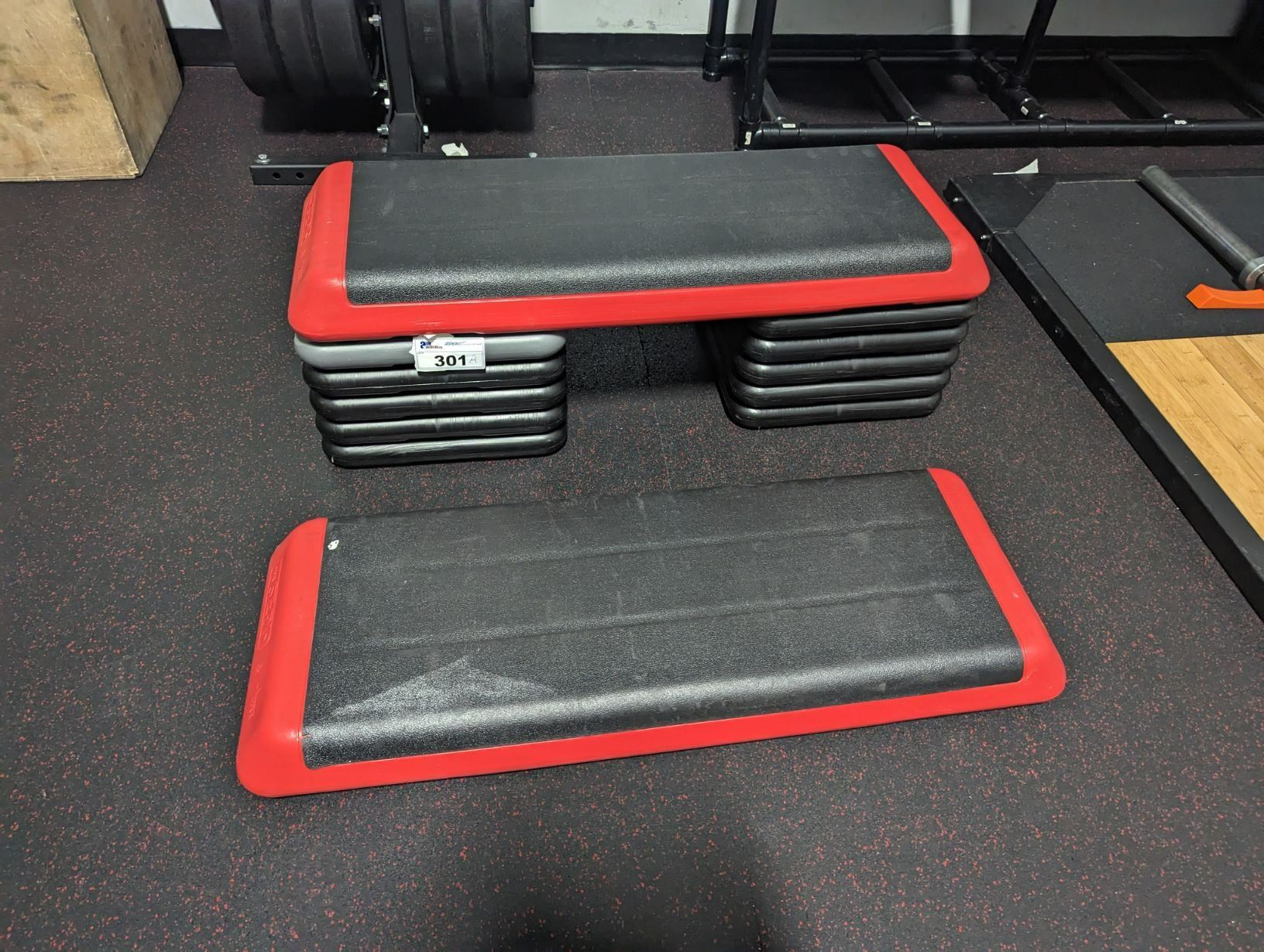 2 STEPS AND 10 RISERS