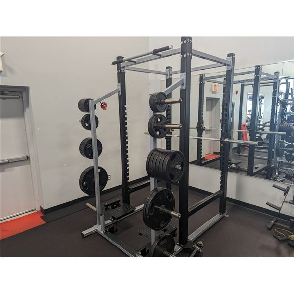 MATRIX MAGNUM POWER RACK WITH FOLD DOWN SPOTTER STANDS, BENCH DOCKING KIT