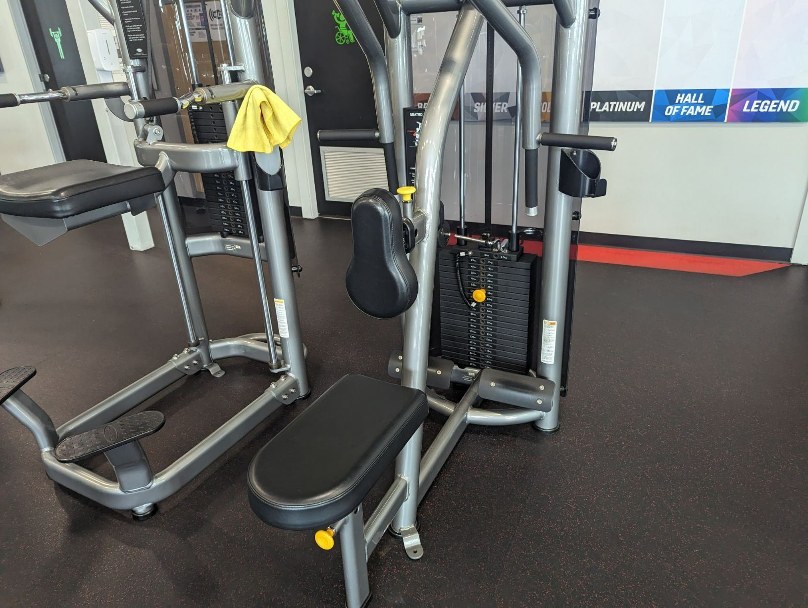 MATRIX SEATED ROW MACHINE. 295 LB WEIGHTS. - Able Auctions