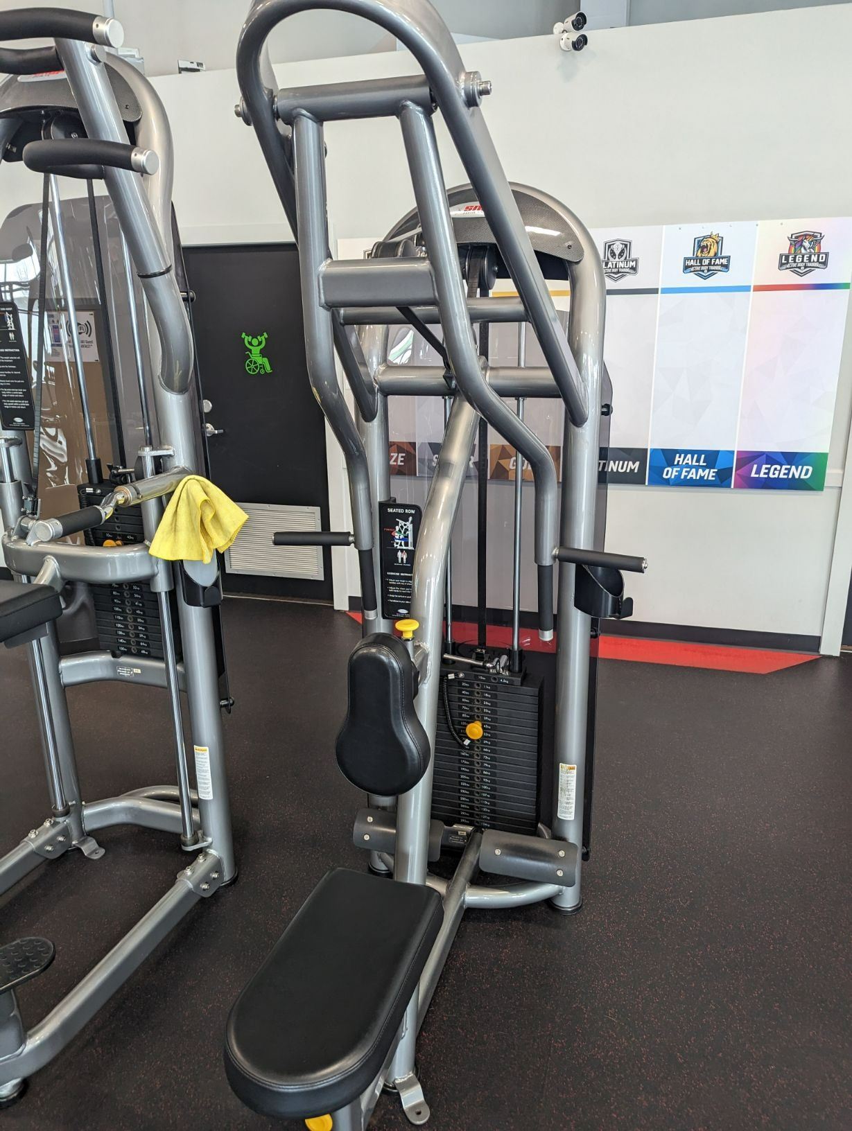 MATRIX SEATED ROW MACHINE. 295 LB WEIGHTS. - Able Auctions