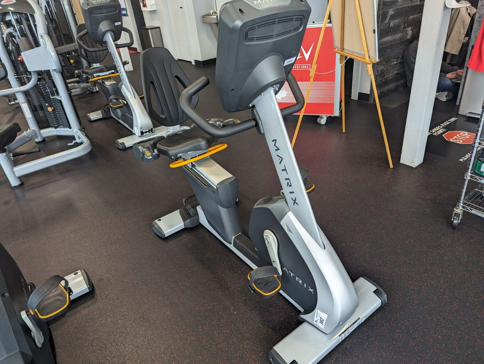 Matrix R3x MATRIX RECUMBENT STATIONARY BIKE. MODEL R-3X/5X/7X - Able Auctions