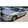 Image 2 : 2001 Lincoln Town Car Cartier L
