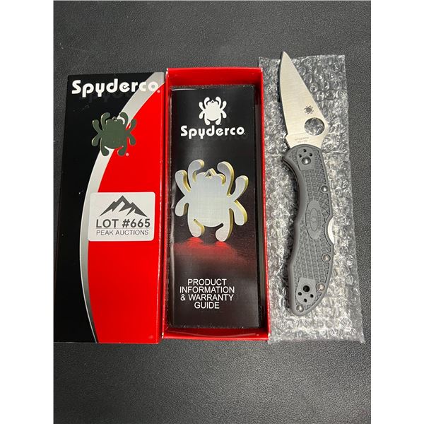 Lot of 1 Spyderco Delica Flat Ground Gray Folding Knife