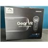 Image 1 : Lot of 1 Samsung Gear VR with Controller