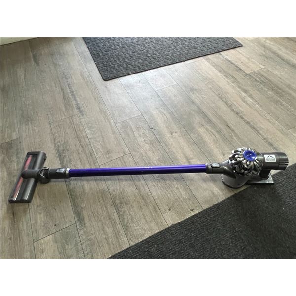 Lot of 1 Dyson Stick Vacuum w/ Battery (*Used)