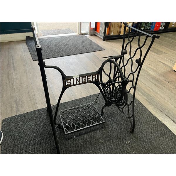 Lot of 1 Vintage Singer Cast Iron Treadle Sewing Machine (*Used)