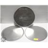 Image 1 : THREE 14" COMMERCIAL ALUMINUM PIZZA PANS