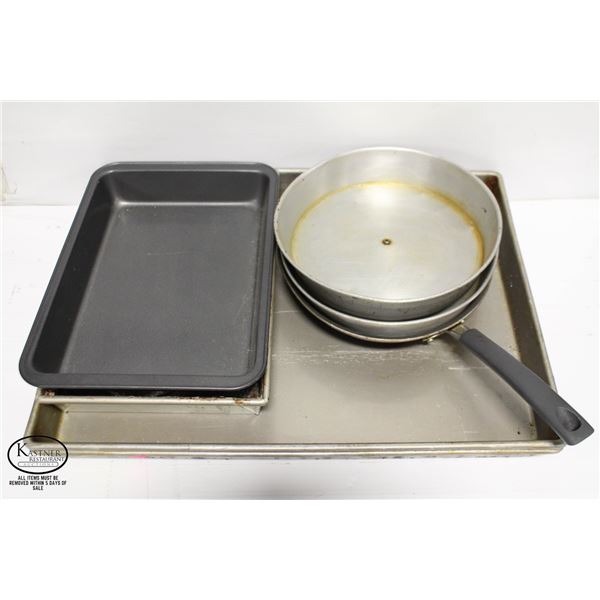 LOT OF BAKING PANS: TWO 21.5" X 15.5", TWO SMALLER