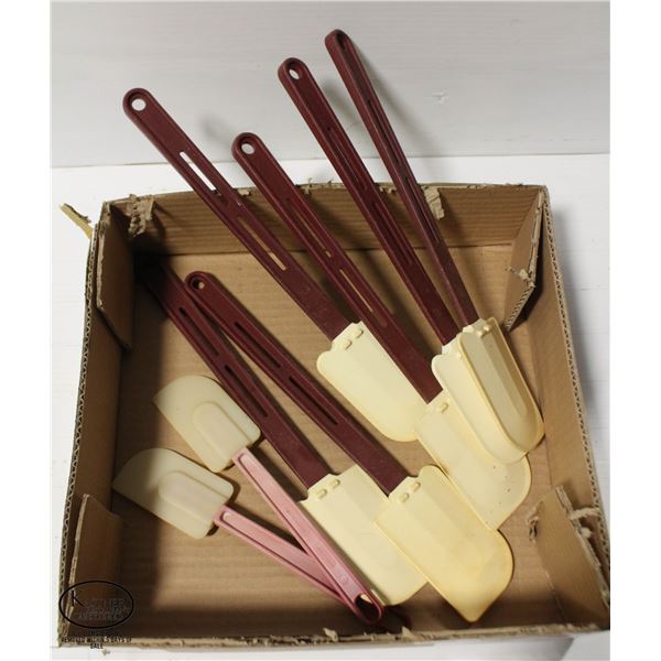 FLAT OF 8 HIGH-HEAT SILICONE SPATULAS