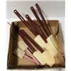 Image 1 : FLAT OF 8 HIGH-HEAT SILICONE SPATULAS