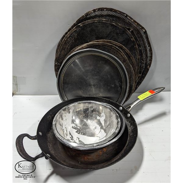 WOK PAN W/ PIZZA PAN & GREASE CATCHERS, 2 MIXING