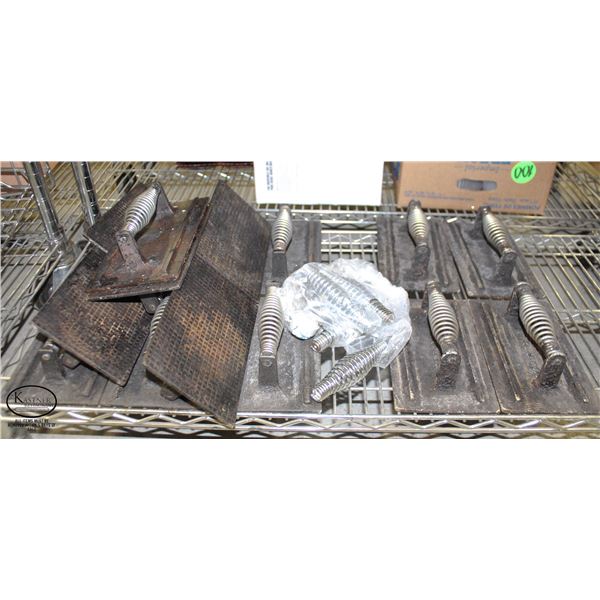 GROUP OF 15 CAST IRON GRILL / STEAK PRESSES W/