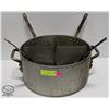 Image 1 : COMMERCIAL ALUMINUM POT W/ PASTA BASKETS