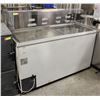 Image 1 : 5' CARAVELL 8 BUCKET ICE CREAM CHEST FREEZER W/