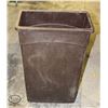 Image 1 : RUBBERMAID SLIM BIN GARBAGE CAN 10-3/4" X 20"