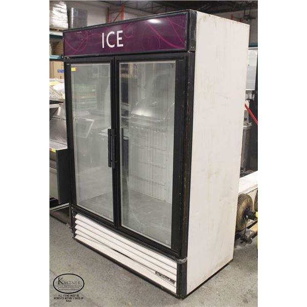 TRUE DOUBLE GLASS DOOR DISPLAY FREEZER *AS IS,