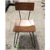 Image 1 : LOT OF 6 WOOD & METAL DINING CHAIRS