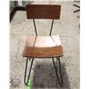 Image 1 : LOT OF 4 WOOD & METAL DINING CHAIRS