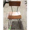 Image 1 : LOT OF 4 WOOD & METAL DINING CHAIRS