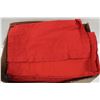 Image 1 : LARGE BOX OF RED CLOTH NAPKINS