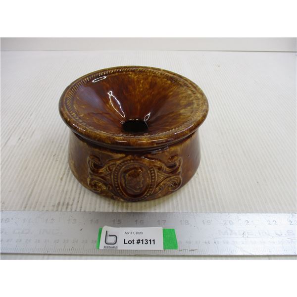 Benniton Pottery Spittoon (7")