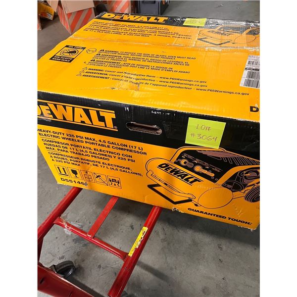 Lote #3064 -4.5 Gal. Compresor Eléctrico Dewalt