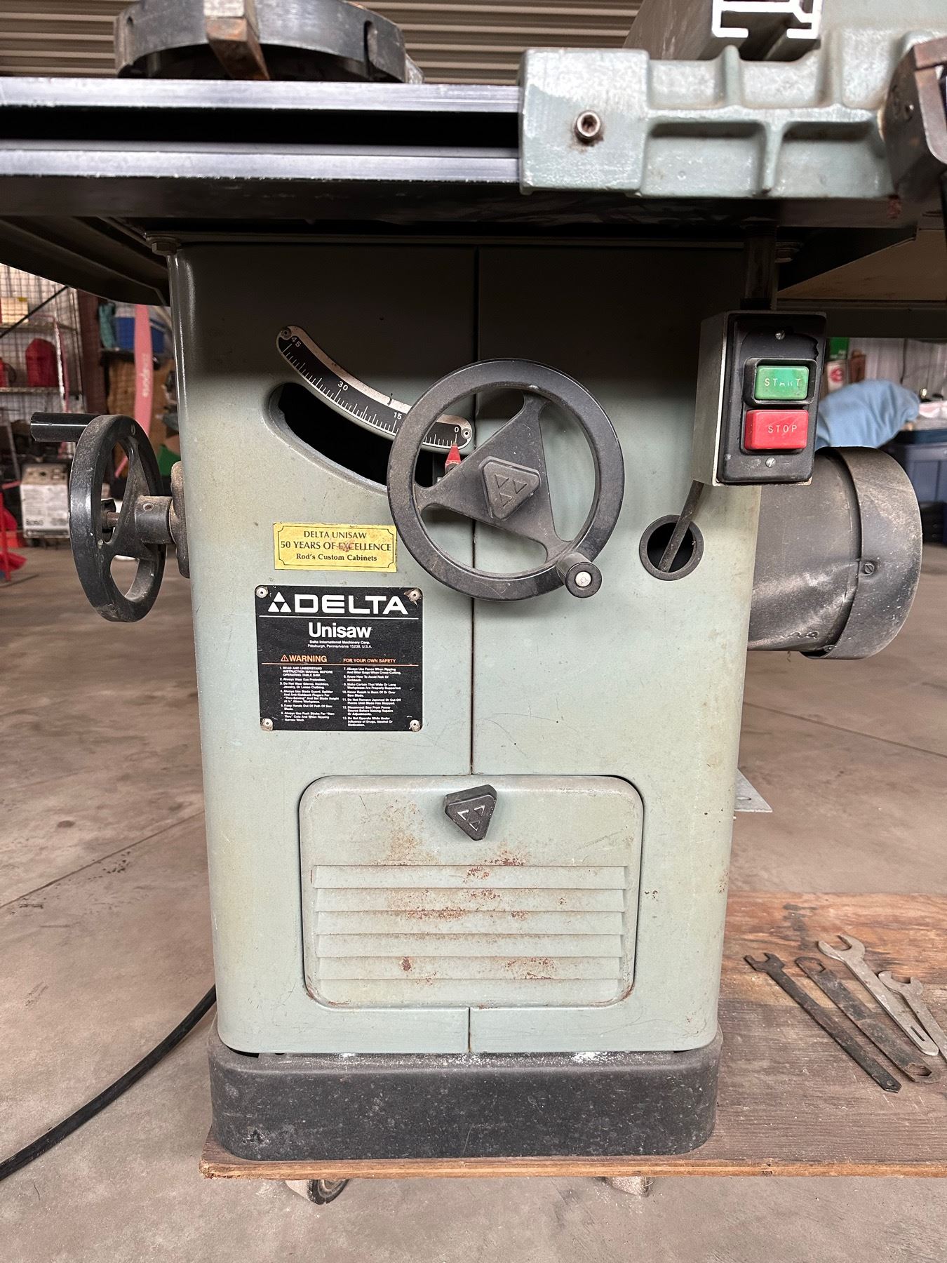 DELTA UNISAW, TILTING ARBOR TABLE SAW AND UNDERMOUNTED ROUTER, SINGLE ...