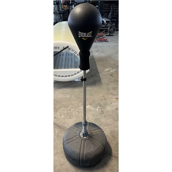 EVERLAST REFLEX BAG ON STAND