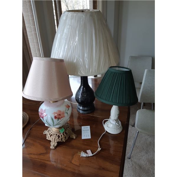 Beleek Lamp & more Cat B