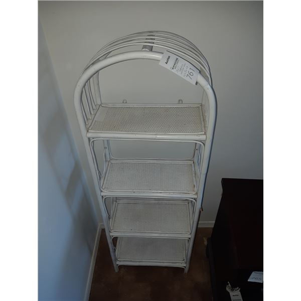 White wicker 4 shelf unit cat b