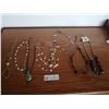 Image 1 : Assortment of Women's Necklaces