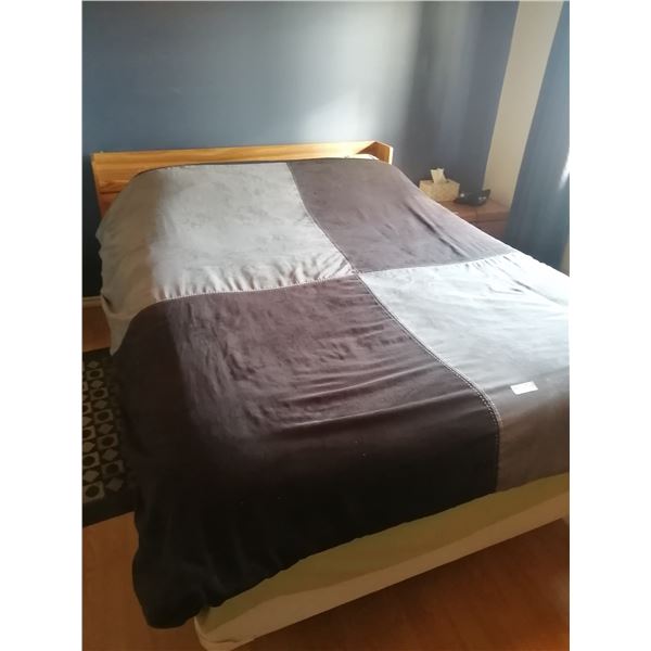 Queen Sized Bed with Wooden Bedframe (Includes Boxspring)