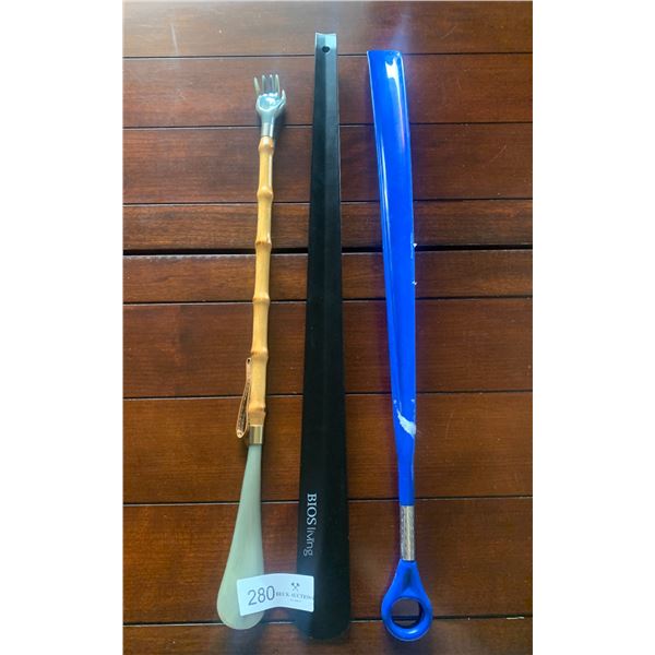 3 x Assorted Shoe Horns