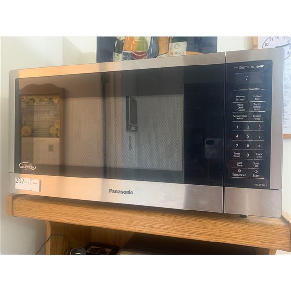 Panasonic "The Genius" 1200W Microwave Oven (Model NN-ST74LS)