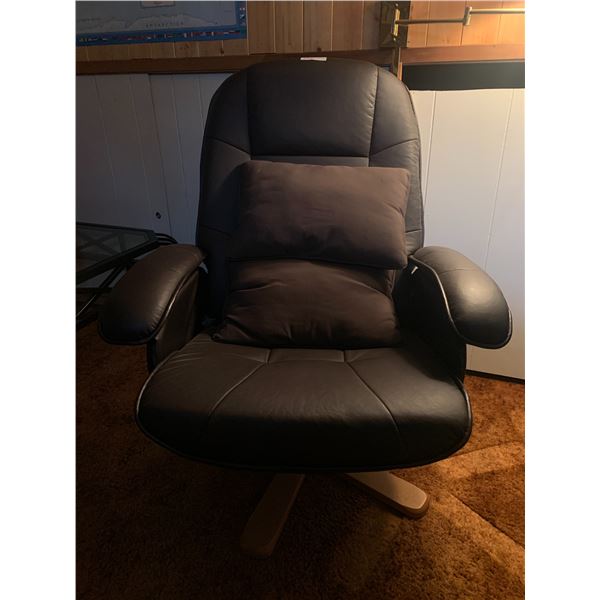 Leather-Style Lounging Chair