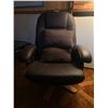 Image 1 : Leather-Style Lounging Chair